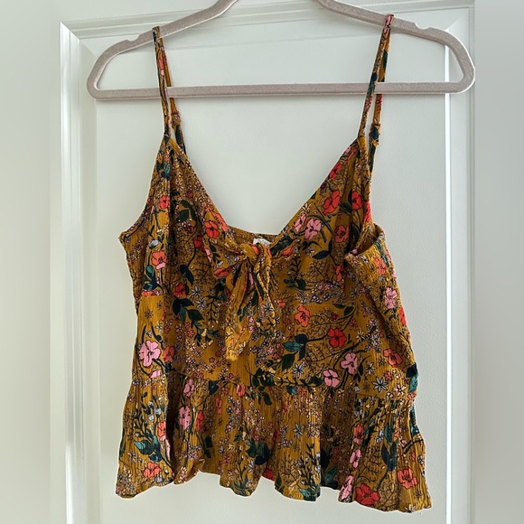 Tops - Floral peplum crop top